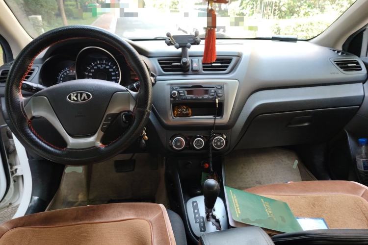 Used Kia K2 2015 Sedan 1.4L Automatic GLS Center Console