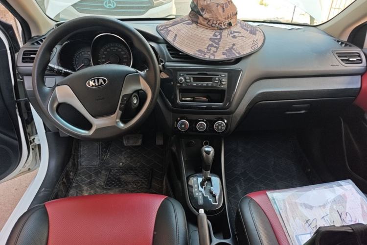 Used Kia K2 2015 Hatchback 1.4L AT GLS Cool Edition Center Console