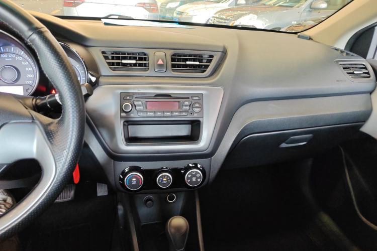 Used Kia K2 2015 Sedan 1.4L Automatic GLS Center Console