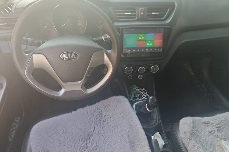 Used Kia K2 2015 Sedan 1.4L MT GLS Center Console