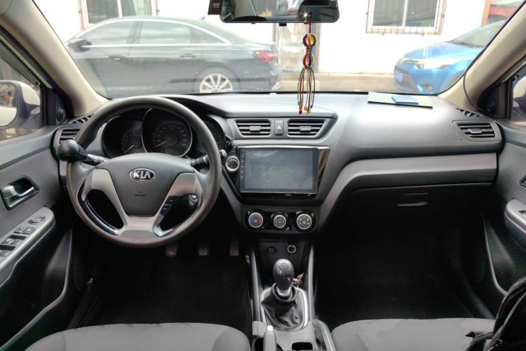 Used Kia K2 2015 Sedan 1.4L MT GLS Center Console