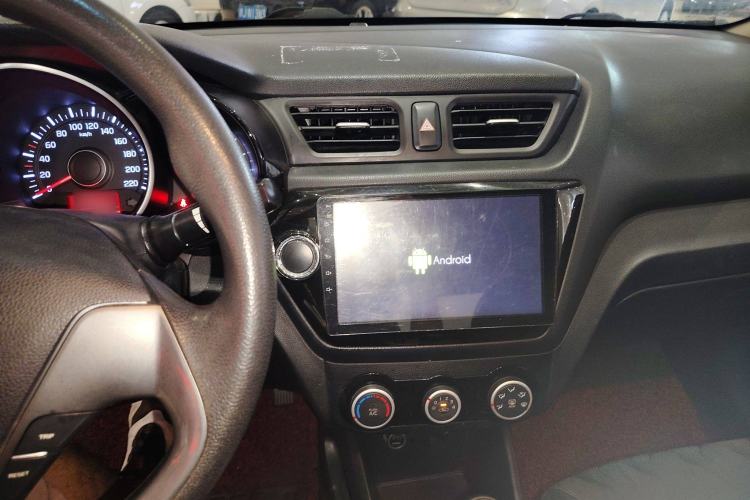 Used Kia K2 2015 Sedan 1.4L Automatic GLS Center Console
