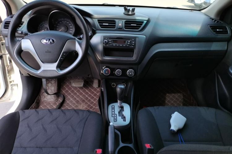 Used Kia K2 2015 Sedan 1.4L Automatic GLS Center Console