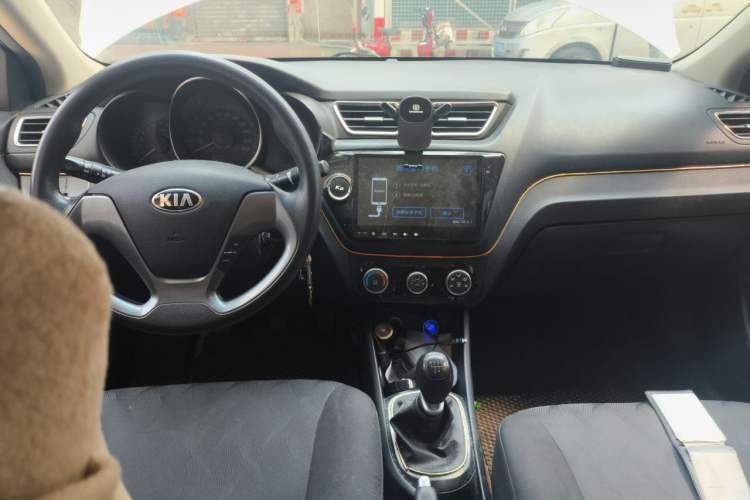 Used Kia K2 2015 Sedan 1.4L MT GLS Center Console