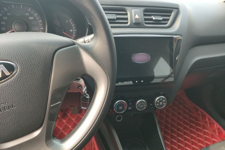 Used Kia K2 2015 Sedan 1.4L MT GLS Center Console
