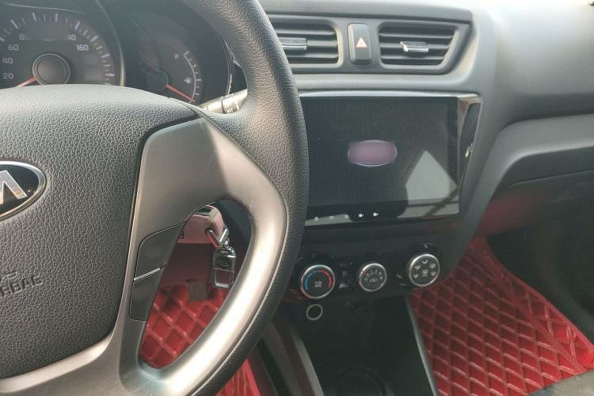 Used Kia K2 2015 Sedan 1.4L MT GLS Center Console