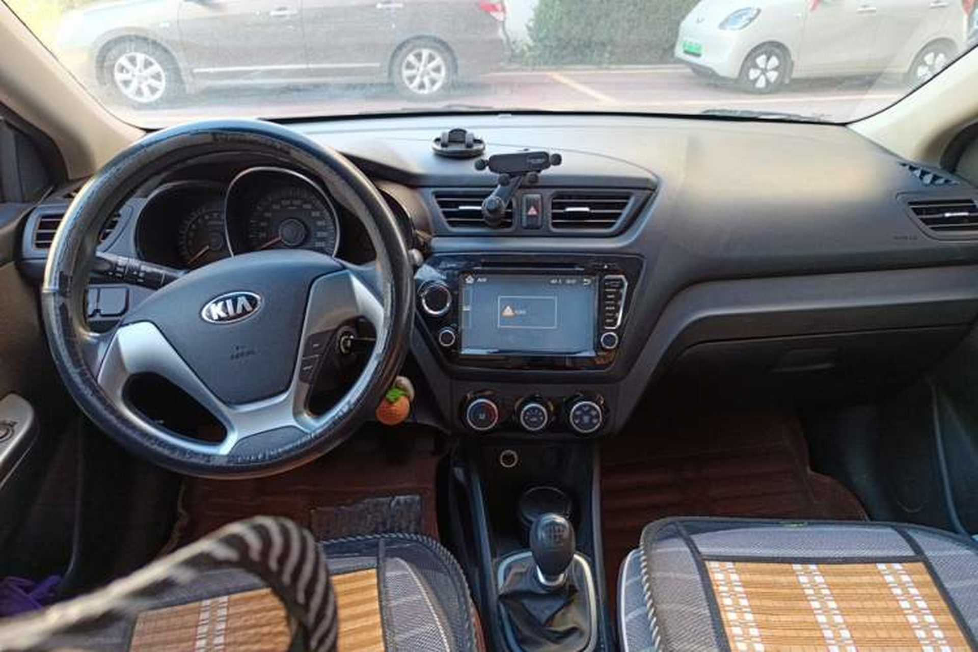 Used Kia K2 2015 Sedan 1.4L MT GLS Center Console