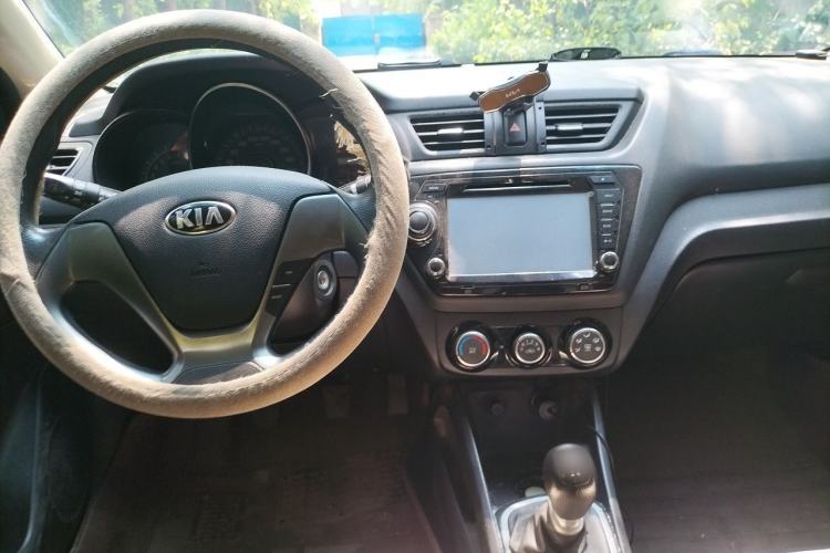 Used Kia K2 2015 Sedan 1.4L MT GLS Center Console