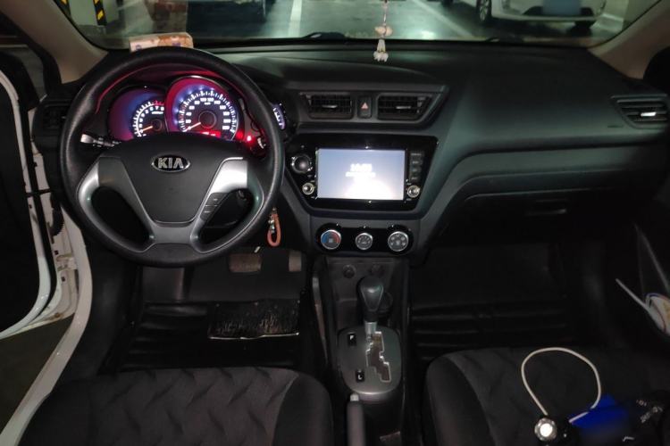 Used Kia K2 2015 Sedan 1.4L Automatic GLS Center Console