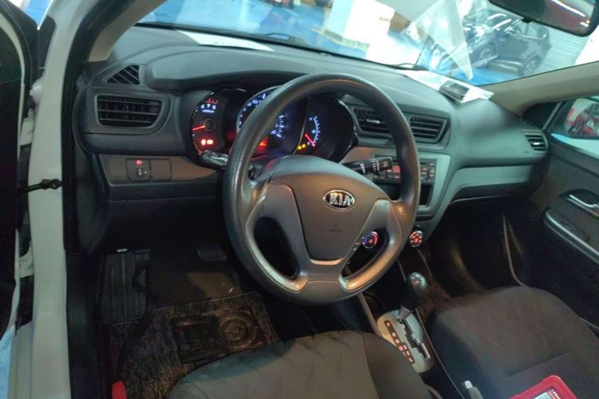 Used Kia K2 2015 Sedan 1.4L Automatic GLS Center Console