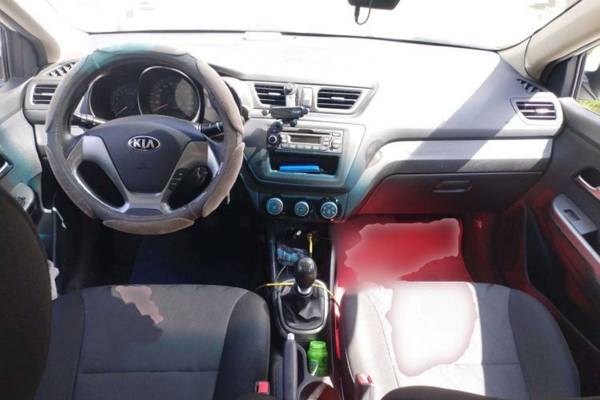 Used Kia K2 2015 Sedan 1.4L MT GLS Center Console