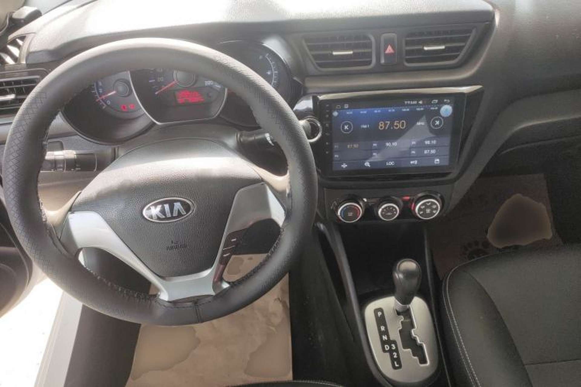 Used Kia K2 2015 Sedan 1.4L Automatic GLS Center Console