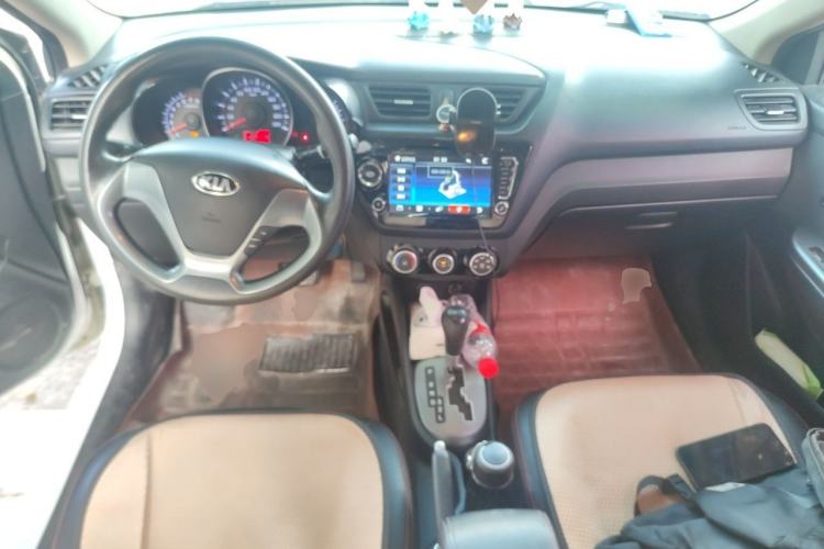 Used Kia K2 2015 Sedan 1.4L Automatic GLS Center Console