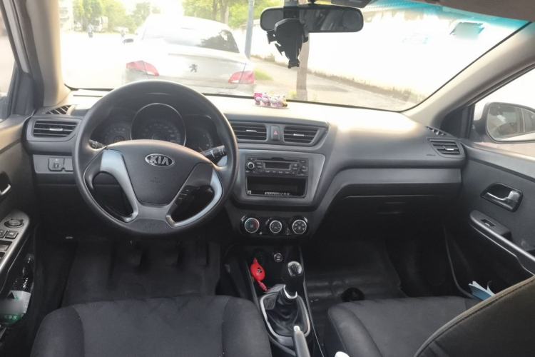 Used Kia K2 2015 Sedan 1.4L MT GLS Center Console