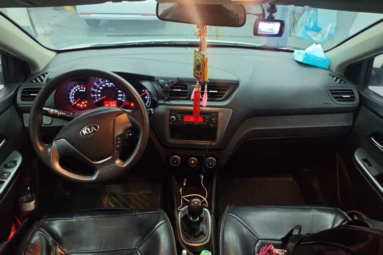 Used Kia K2 2015 Sedan 1.4L MT GLS Center Console