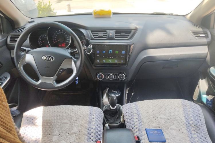 Used Kia K2 2015 Sedan 1.4L MT GLS Center Console