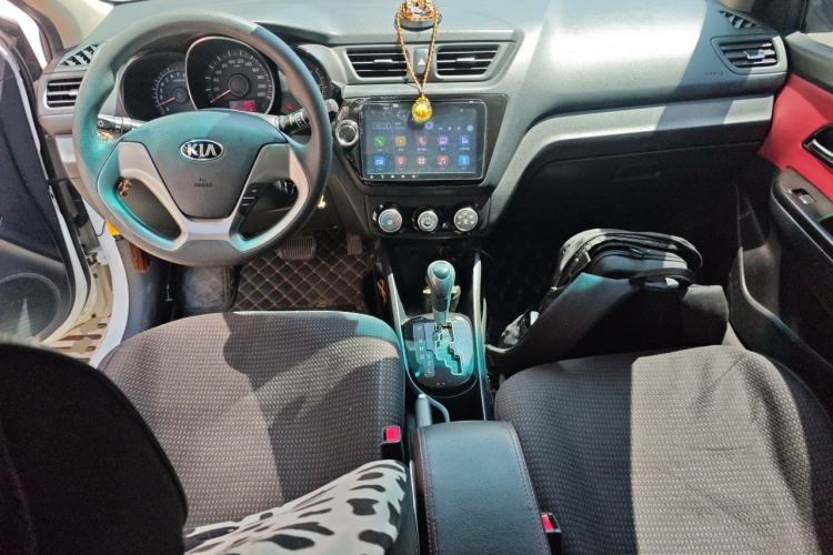 Used Kia K2 2015 Hatchback 1.4L AT GLS Cool Edition Center Console
