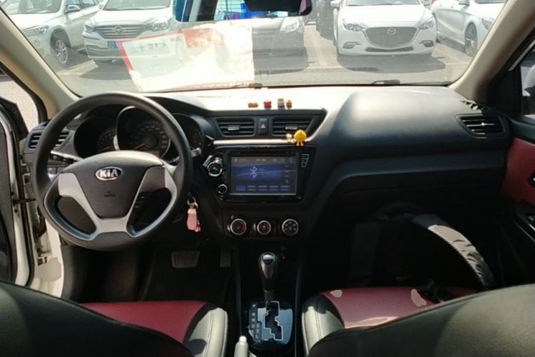 Used Kia K2 2015 Hatchback 1.4L AT GLS Cool Edition Center Console
