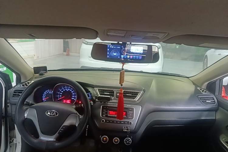 Used Kia K2 2015 Sedan 1.4L Automatic GLS Center Console