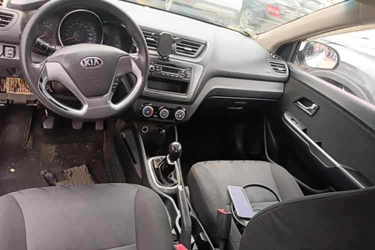 Used Kia K2 2015 Sedan 1.4L MT GLS Center Console