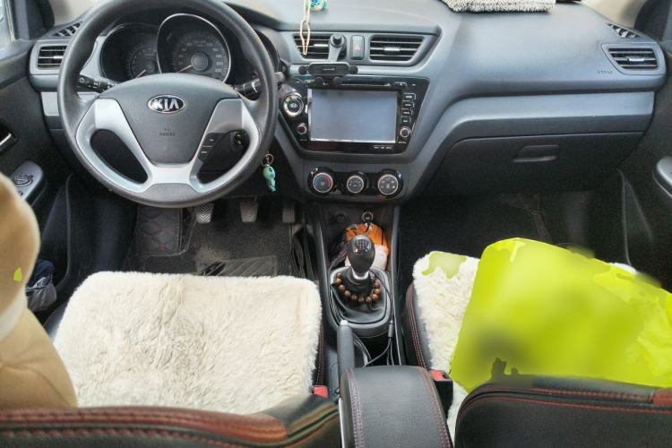 Used Kia K2 2015 Sedan 1.4L MT GLS Center Console