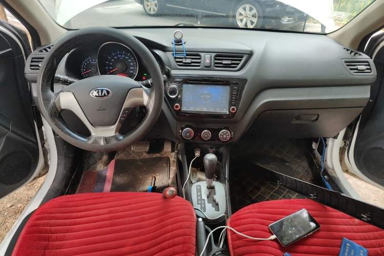 Used Kia K2 2015 Sedan 1.4L Automatic GLS Center Console