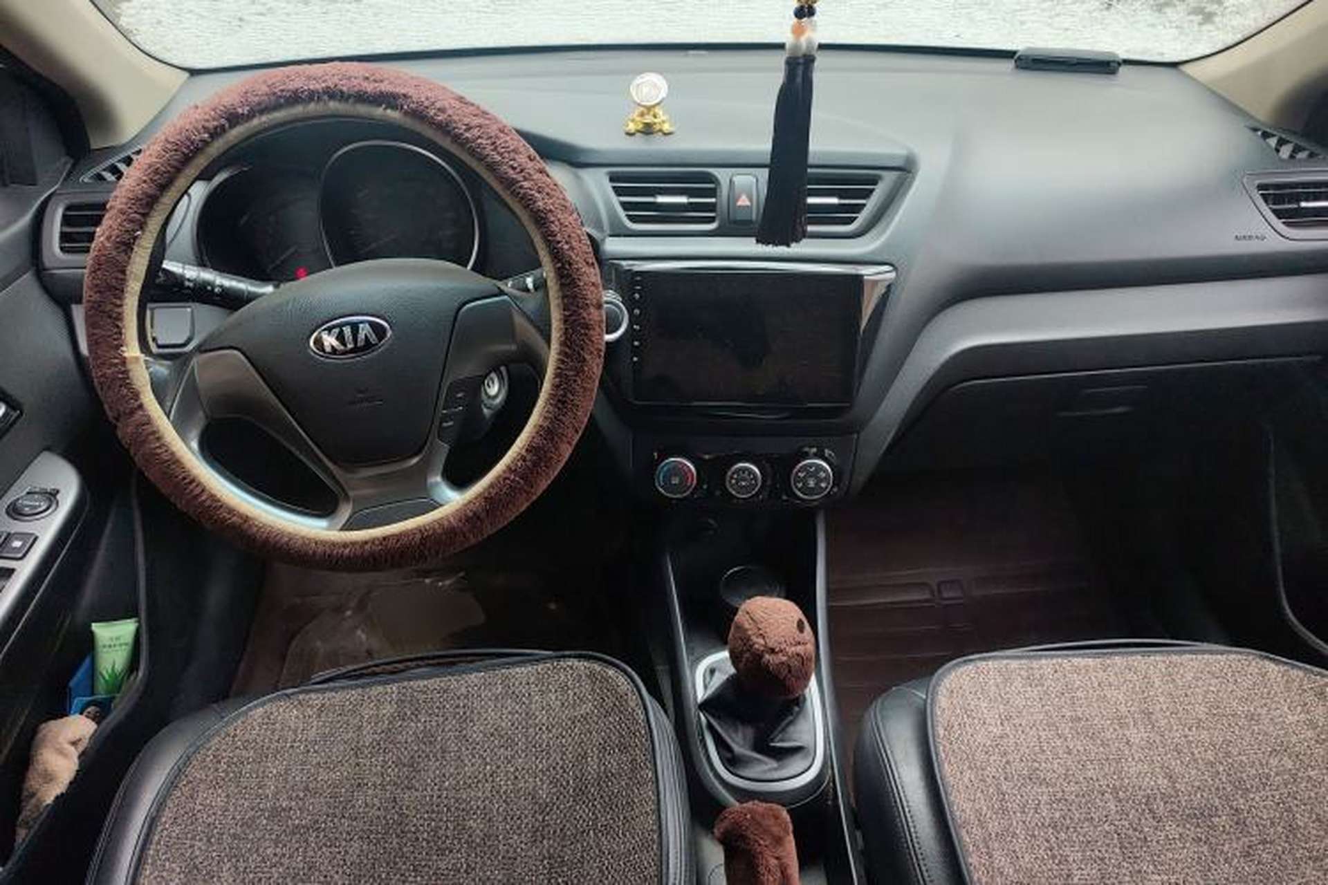 Used Kia K2 2015 Sedan 1.4L MT GLS Center Console