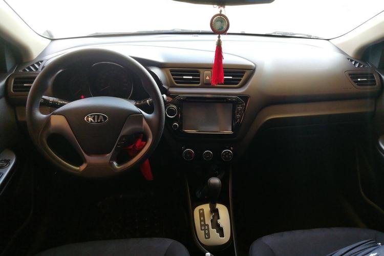 Used Kia K2 2015 Sedan 1.4L Automatic GLS Center Console