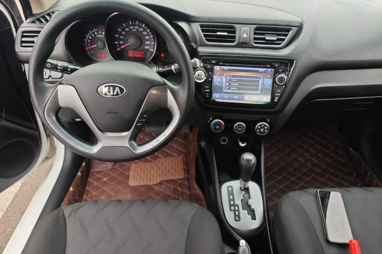 Used Kia K2 2015 Sedan 1.4L Automatic GLS Center Console