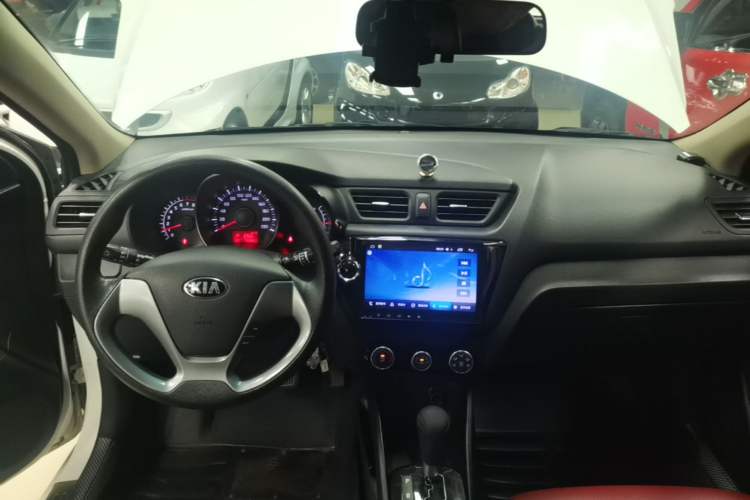 Used Kia K2 2015 Hatchback 1.4L AT GLS Cool Edition Center Console