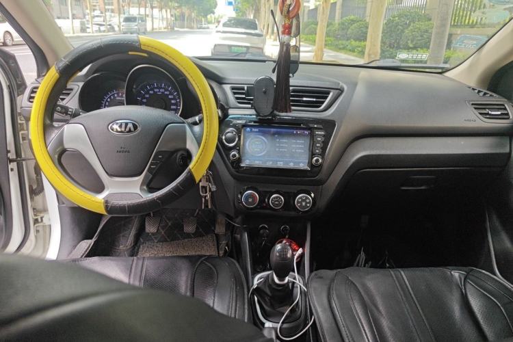 Used Kia K2 2015 Sedan 1.4L MT GLS Center Console