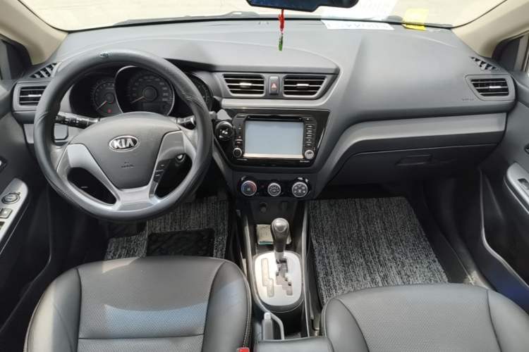 Used Kia K2 2015 Sedan 1.4L Automatic GLS Center Console
