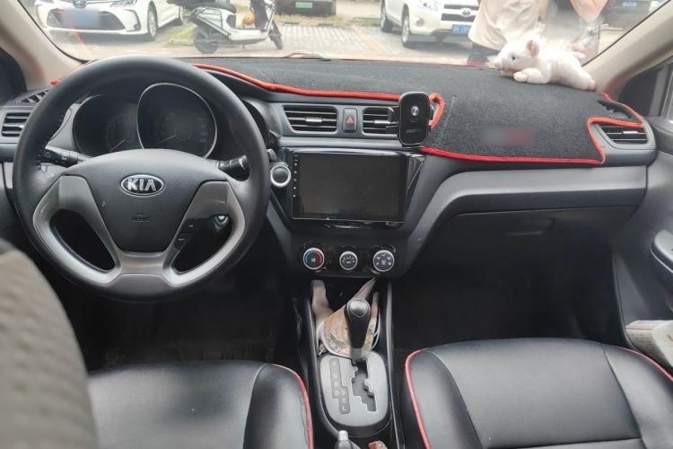 Used Kia K2 2015 Sedan 1.4L Automatic GLS Center Console