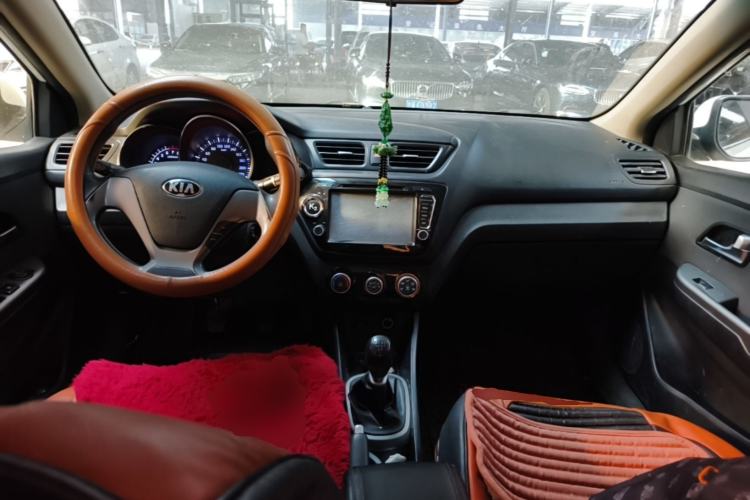 Used Kia K2 2015 Sedan 1.4L MT GLS Center Console