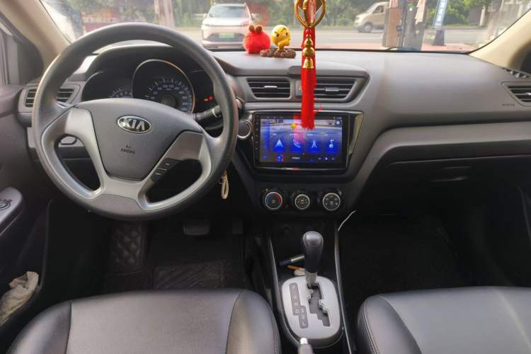Used Kia K2 2015 Sedan 1.4L Automatic GLS Center Console