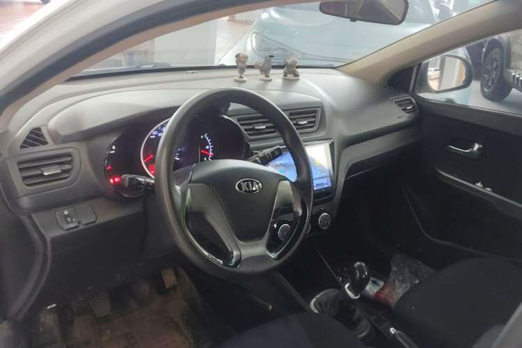 Used Kia K2 2015 Sedan 1.4L MT GLS Center Console
