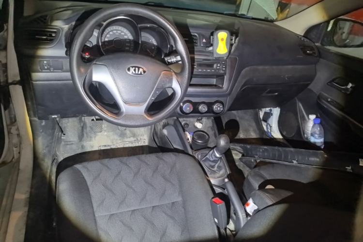 Used Kia K2 2015 Sedan 1.4L MT GLS Center Console