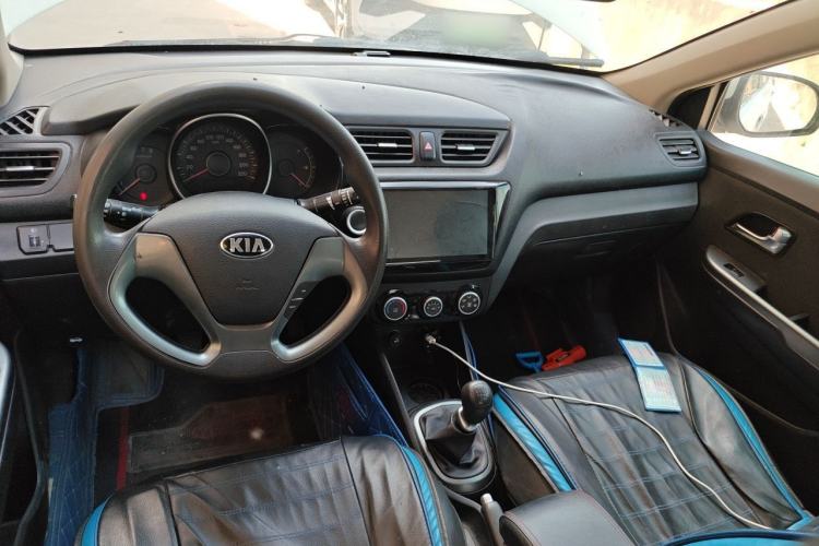 Used Kia K2 2015 Sedan 1.4L MT GLS Center Console