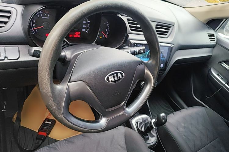 Used Kia K2 2015 Sedan 1.4L MT GLS Center Console