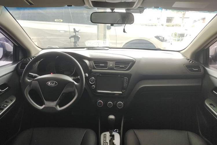 Used Kia K2 2015 Sedan 1.4L Automatic GLS Center Console
