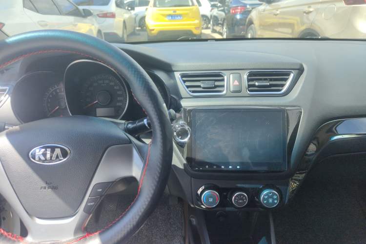 Used Kia K2 2015 Sedan 1.4L MT GLS Center Console
