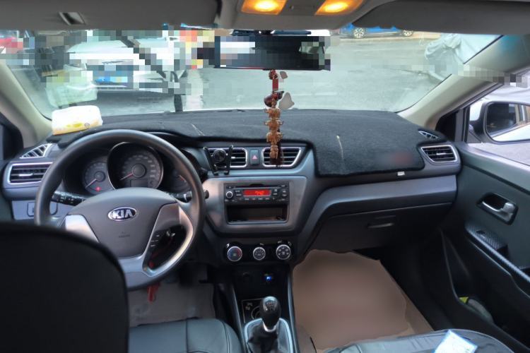 Used Kia K2 2015 Sedan 1.4L MT GLS Center Console