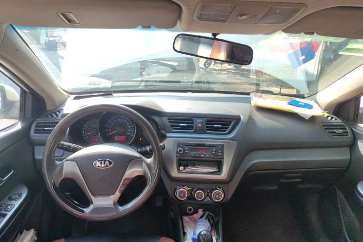Used Kia K2 2015 Sedan 1.4L MT GLS Center Console