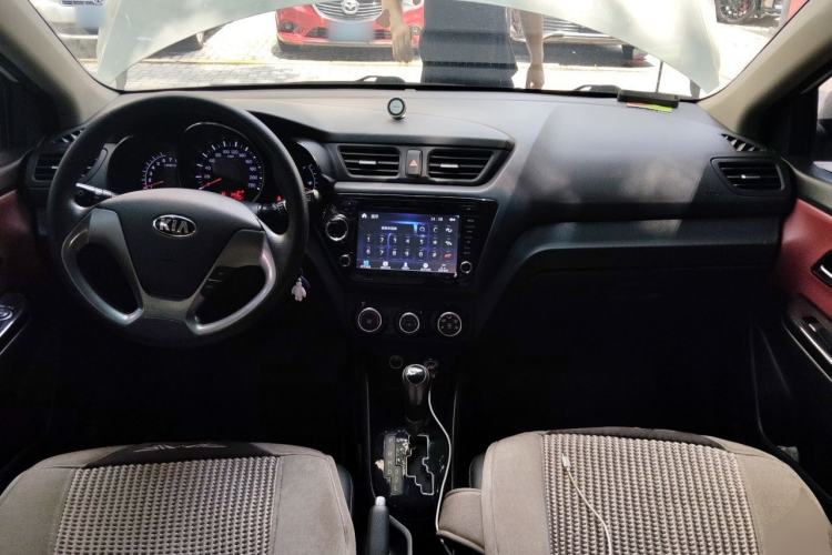 Used Kia K2 2015 Hatchback 1.4L AT GLS Cool Edition Center Console