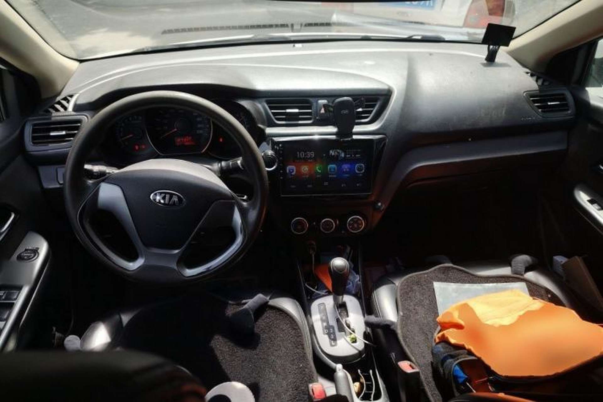 Used Kia K2 2015 Sedan 1.4L Automatic GLS Center Console