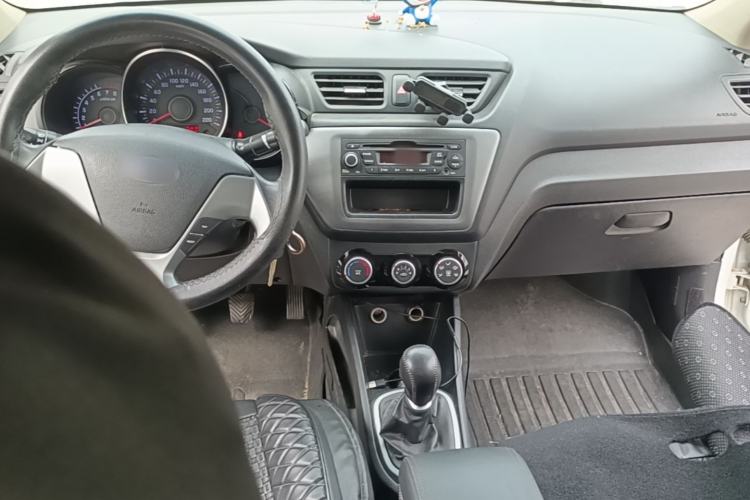 Used Kia K2 2015 Sedan 1.4L Manual Transmission GL Center Console