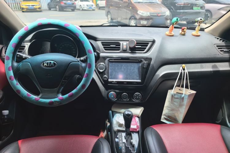 Used Kia K2 2015 Hatchback 1.4L AT GLS Cool Edition Center Console