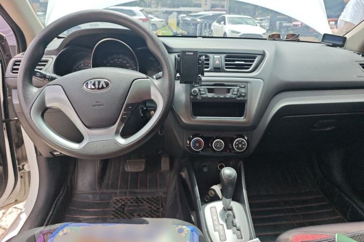 Used Kia K2 2015 Sedan 1.4L Automatic GLS Center Console