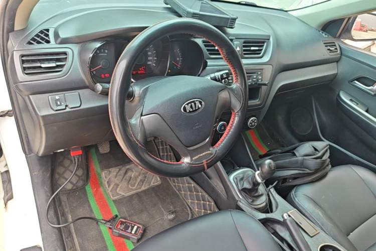 Used Kia K2 2015 Sedan 1.4L MT GLS Center Console