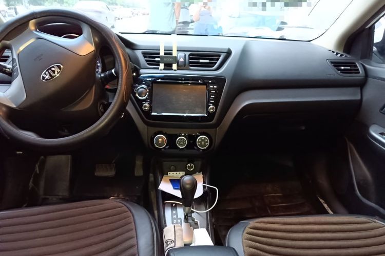 Used Kia K2 2015 Sedan 1.4L Manual Transmission GL Center Console